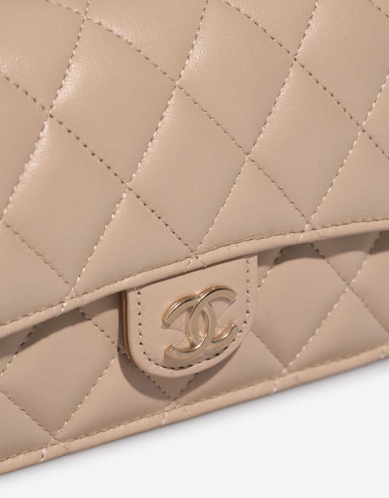 Chanel Timeless Wallet On Chain Lamb Beige Closing System | Sell your designer bag