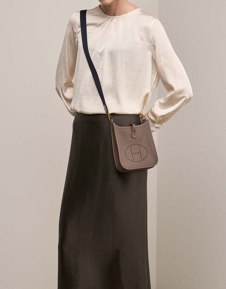 Hermès Evelyne 16 Taurillon Clémence Étoupe / Bleu Indigo on Model | Sell your designer bag