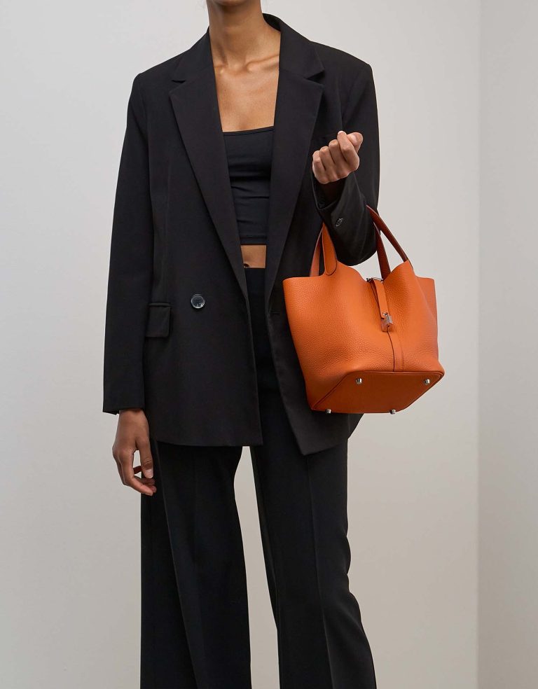 Hermès Picotin 22 Taurillon Clémence Orange on Model | Sell your designer bag