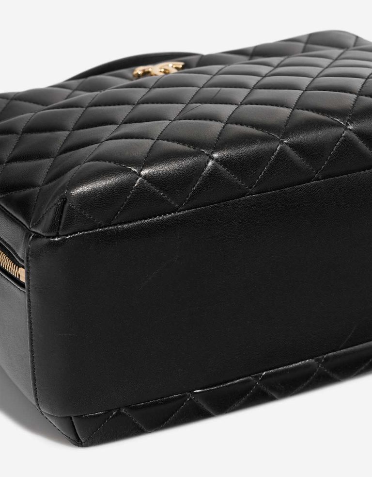 Chanel Trendy CC Medium Lamb Black Signs of wear | Sell your designer bag