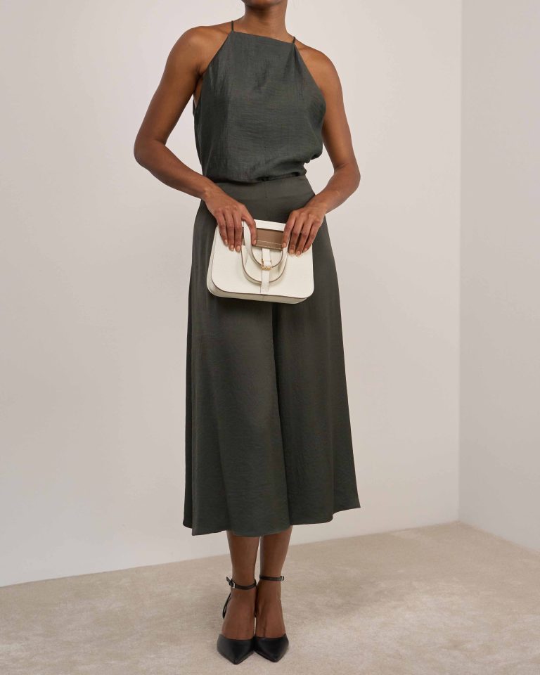 Hermès Halzan 25 Taurillon Clémence Mushroom / Beige de Weimar on Model | Sell your designer bag