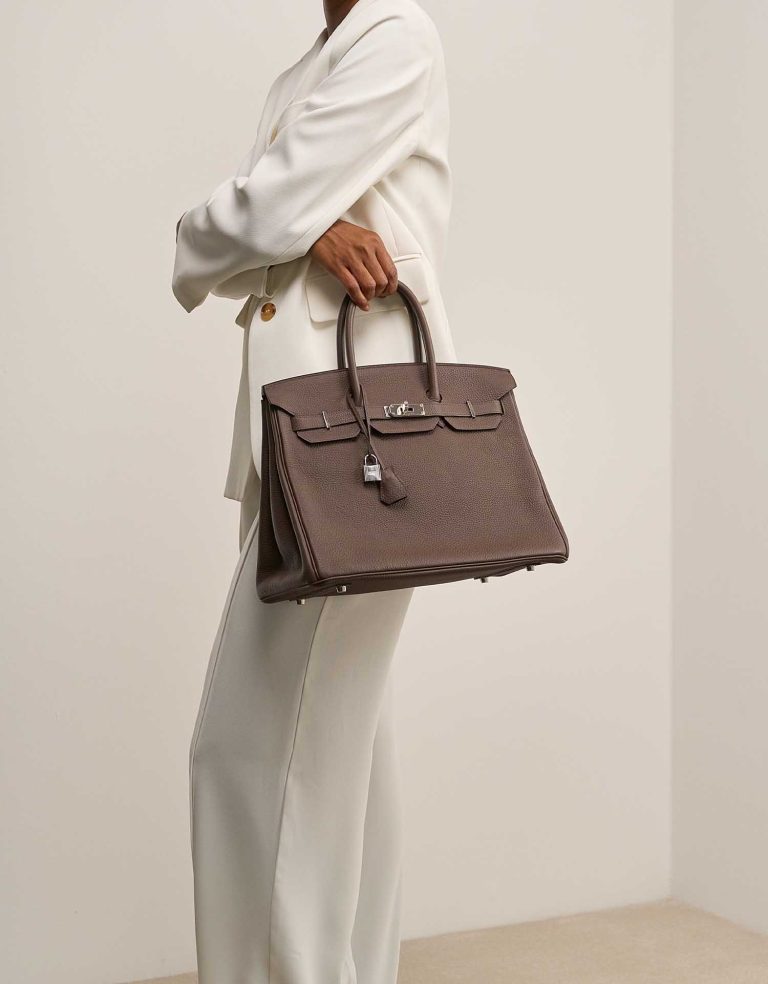 Hermès Birkin 35 Togo Vert Bronze on Model | Sell your designer bag