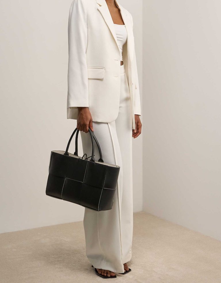 Bottega Veneta Arco Tote Medium Lamb Black / White on Model | Sell your designer bag