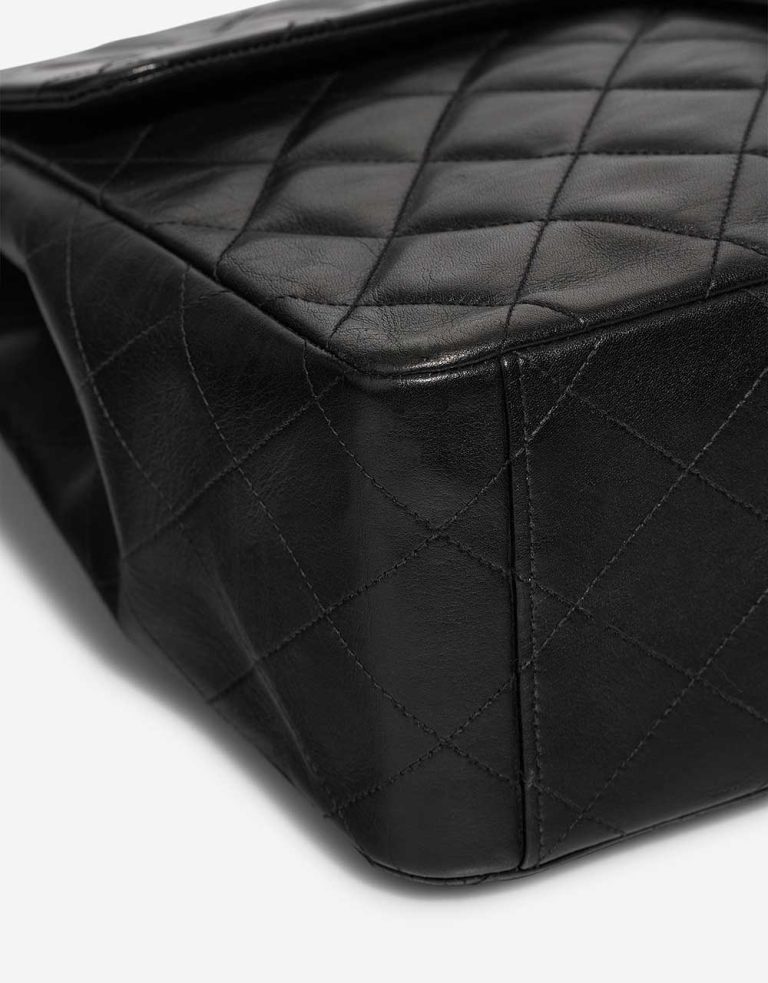 Chanel Timeless Maxi Lamb Black Signs of wear | Sell your designer bag