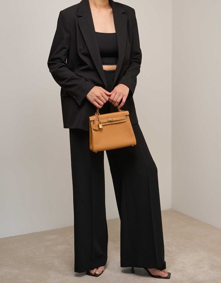 Hermès Kelly 25 Togo Sable Naturel Front | Sell your designer bag