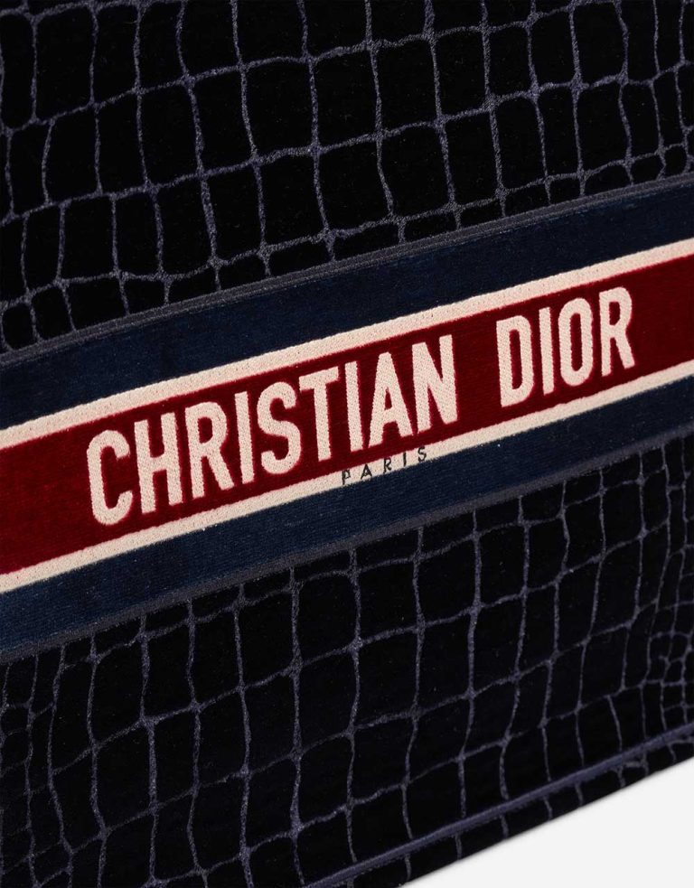 Dior Book Tote Large Velvet Black / Red Closing System | Sell your designer bag