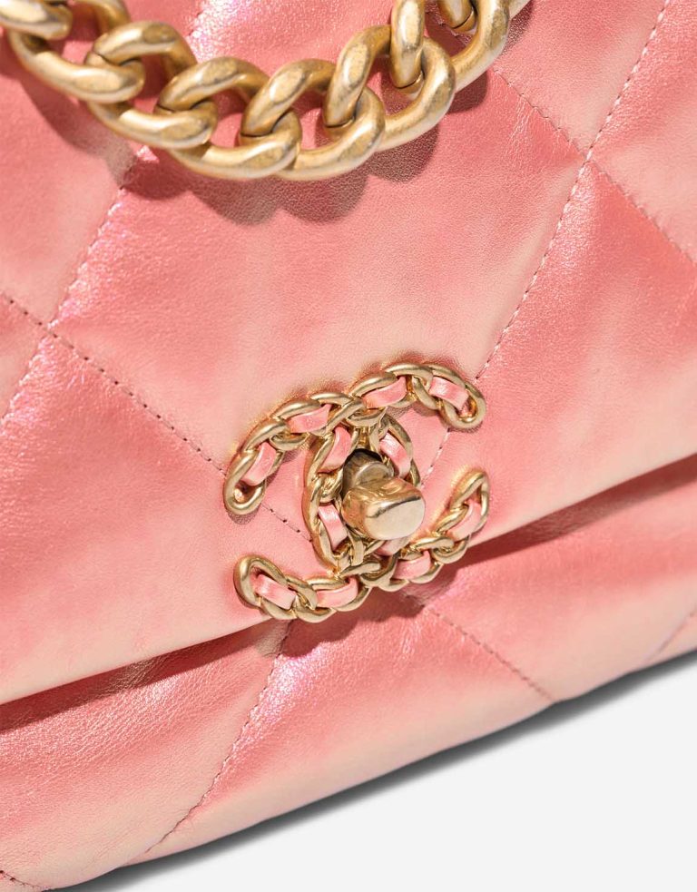 Chanel 19 Flap Bag Lamb Iridescent Pink Closing System | Sell your designer bag
