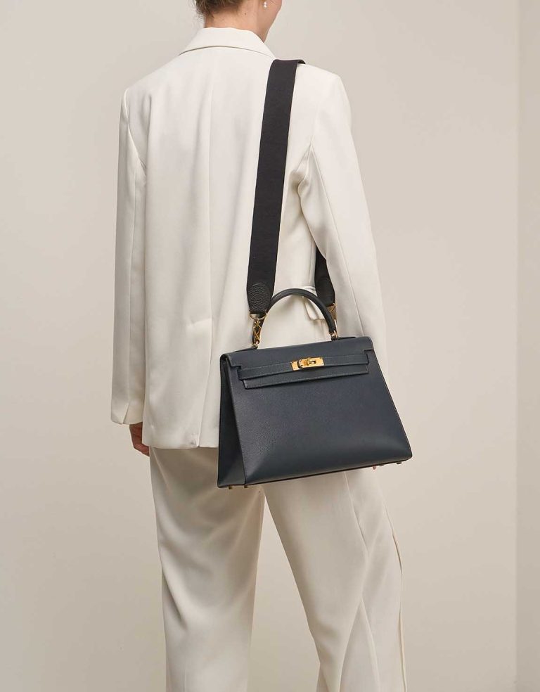 Hermès Kelly 32 Epsom Vert Foncé on Model | Sell your designer bag