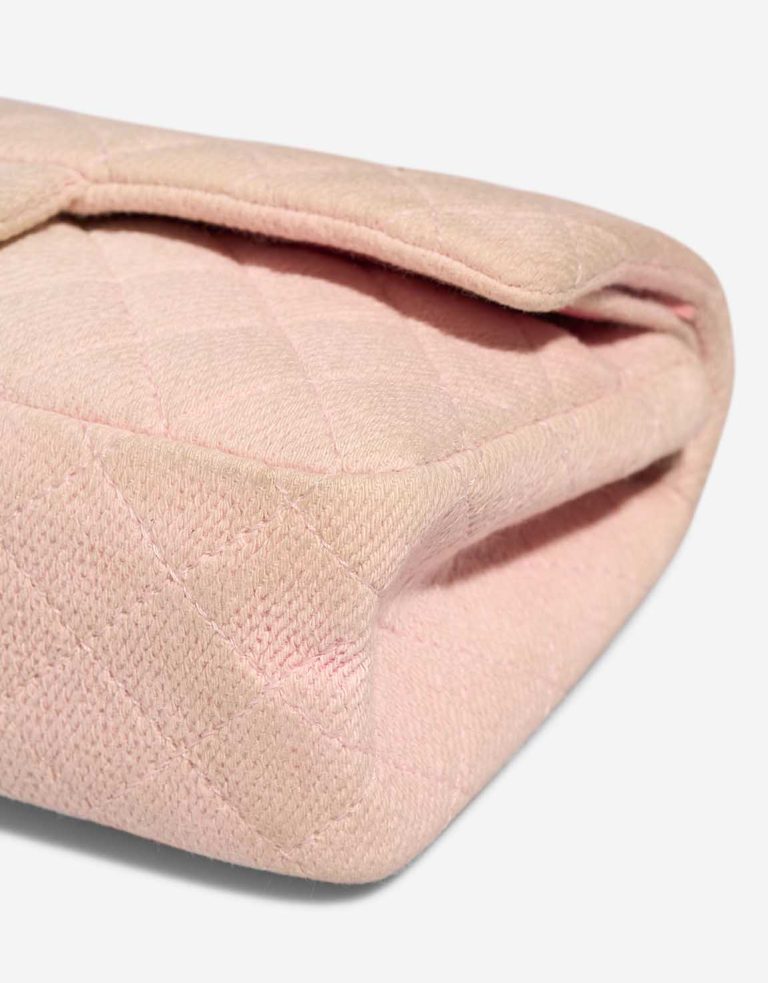 Chanel 2.55 Reissue 225 Tweed Nude Signs of wear | Sell your designer bag