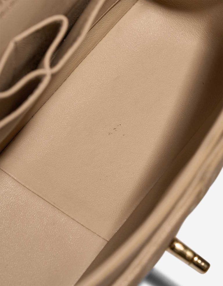 Chanel Timeless Jumbo Caviar Beige Signs of wear | Sell your designer bag