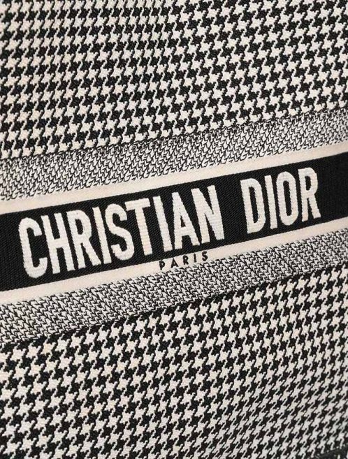 Dior Book Tote Large Canvas Black / White Closing System | Sell your designer bag