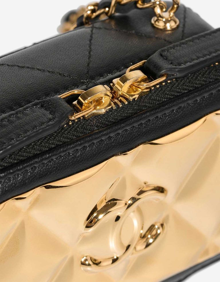 Chanel Vanity Extra Mini Lamb / Metal Black / Gold Closing System | Sell your designer bag