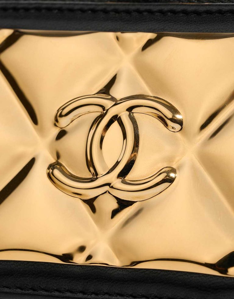 Chanel Vanity Extra Mini Lamb / Metal Black / Gold Signs of wear | Sell your designer bag