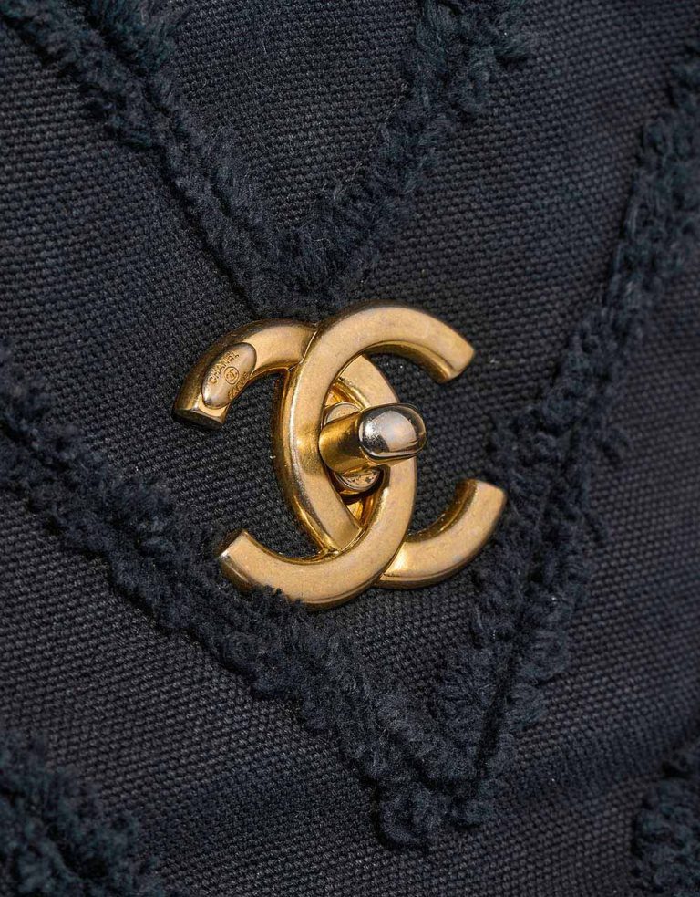 Chanel Deauville Medium Denim Navy Closing System | Sell your designer bag