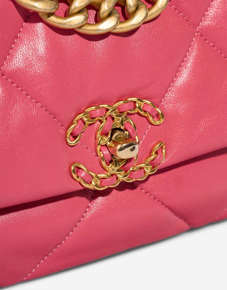 Chanel 19 Flap Bag Lamb Pink Closing System | Sell your designer bag
