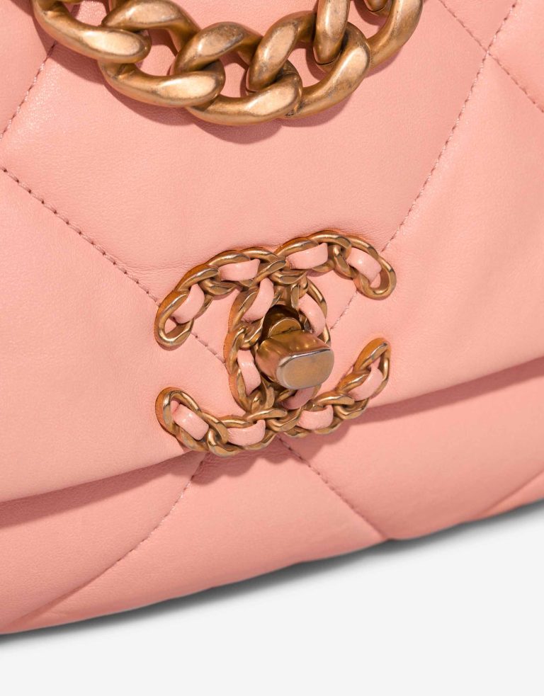Chanel 19 Flap Bag Lamb Pink Closing System | Sell your designer bag