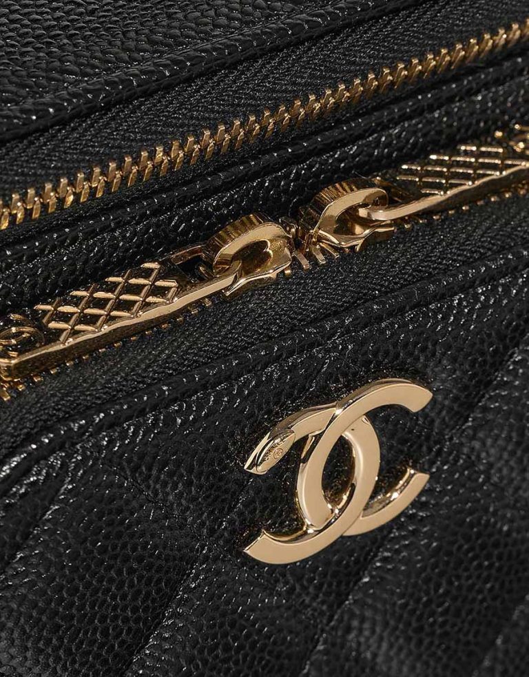 Chanel Vanity Small Caviar Black Closing System | Sell your designer bag