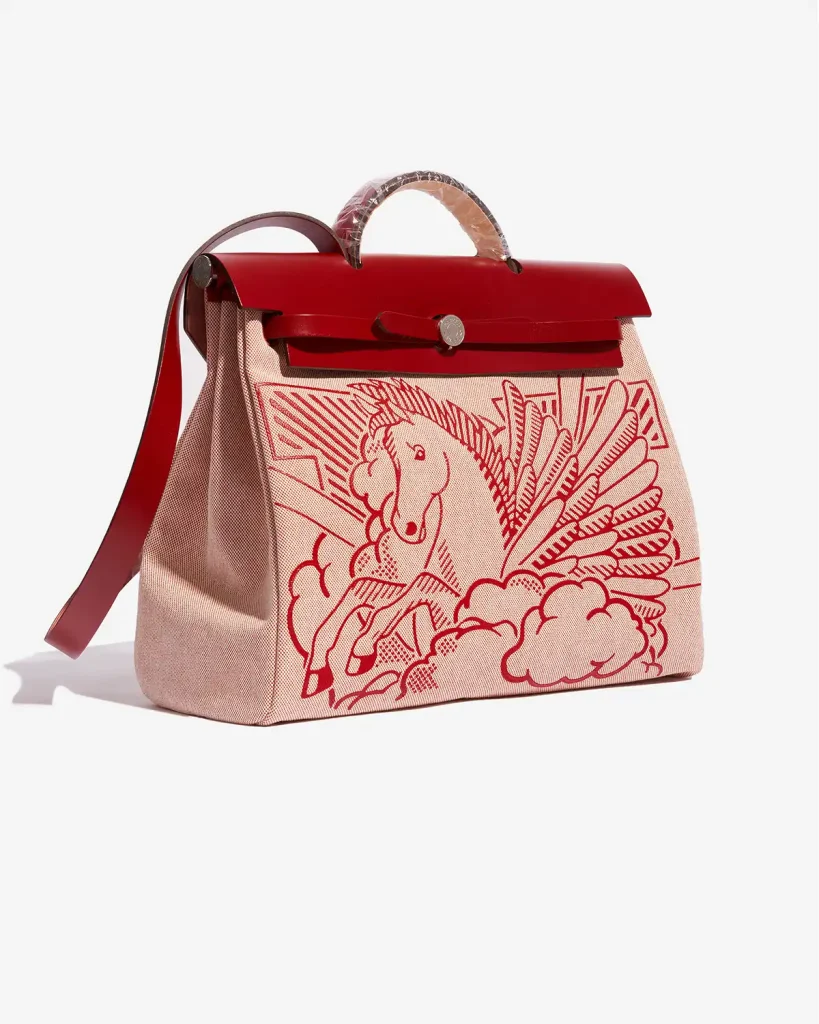 An Hermès Herbag 39 Pègase Pop from Toile and Vache Hunter leather in Écru and Rouge Piment, sold on saclab.com