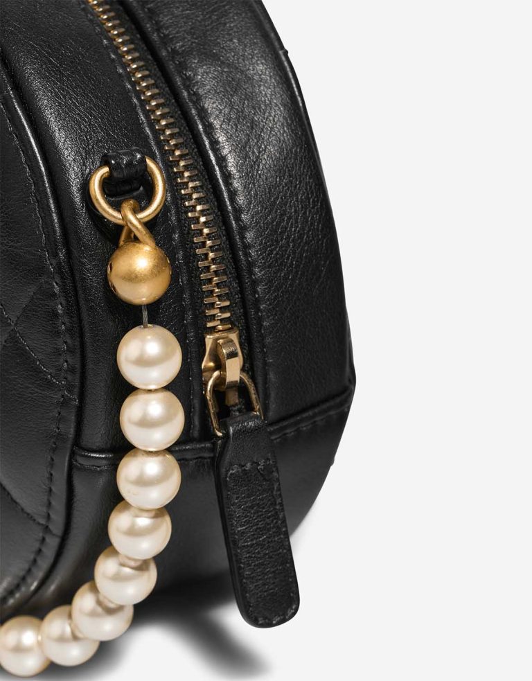 Chanel Round Clutch Calf Black Closing System | Sell your designer bag