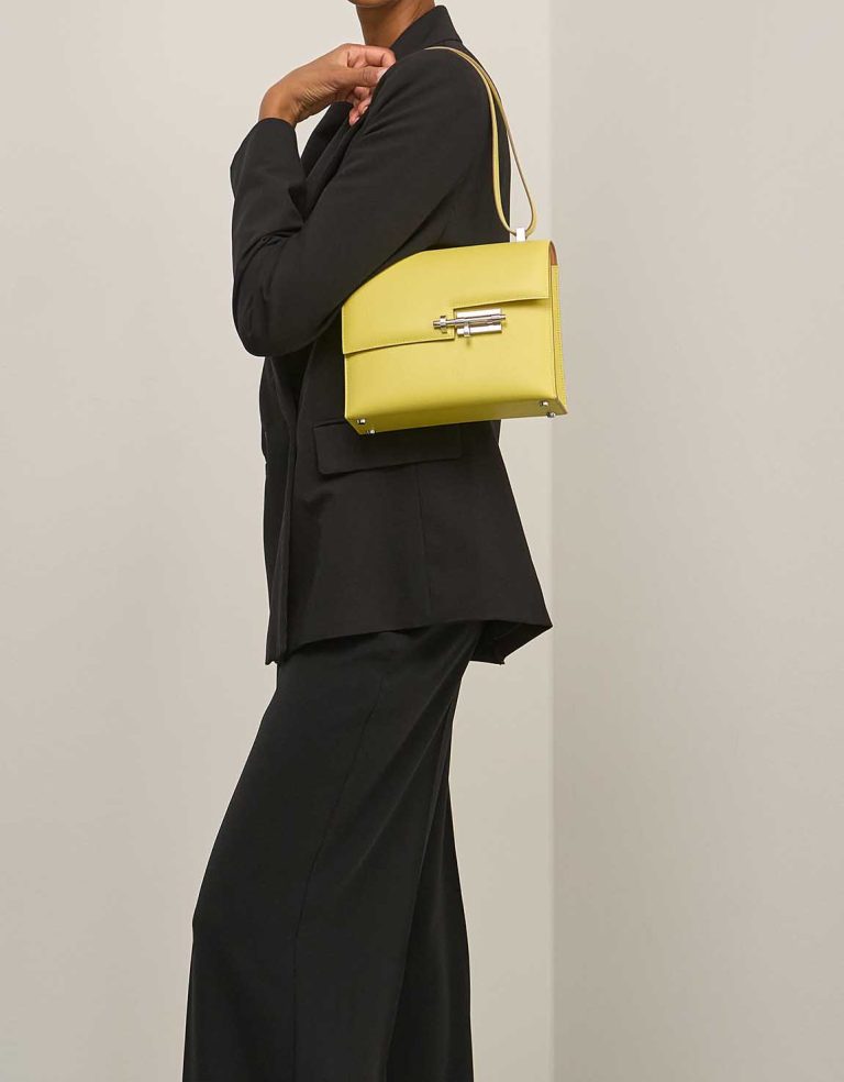 Hermès Verrou 23 Epsom Lime on Model | Sell your designer bag