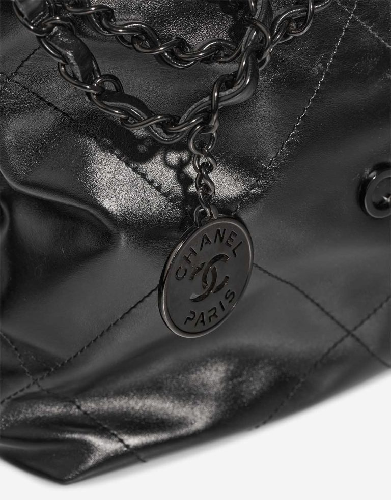 Chanel 22 Medium Calf Black Closing System | Sell your designer bag