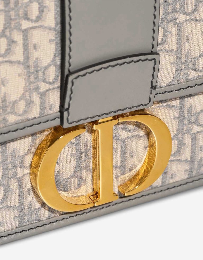 Dior 30 Montaigne Canvas / Calf Light Grey Closing System | Sell your designer bag