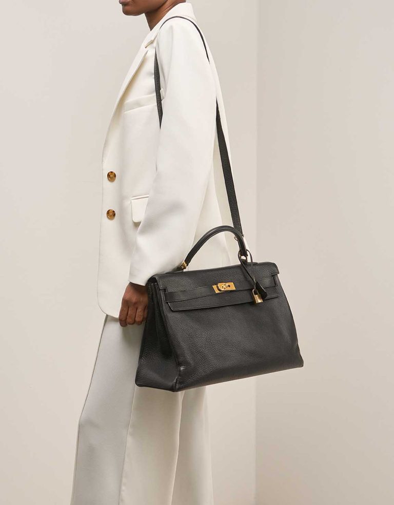Hermès Kelly 40 Ardennes Black on Model | Sell your designer bag