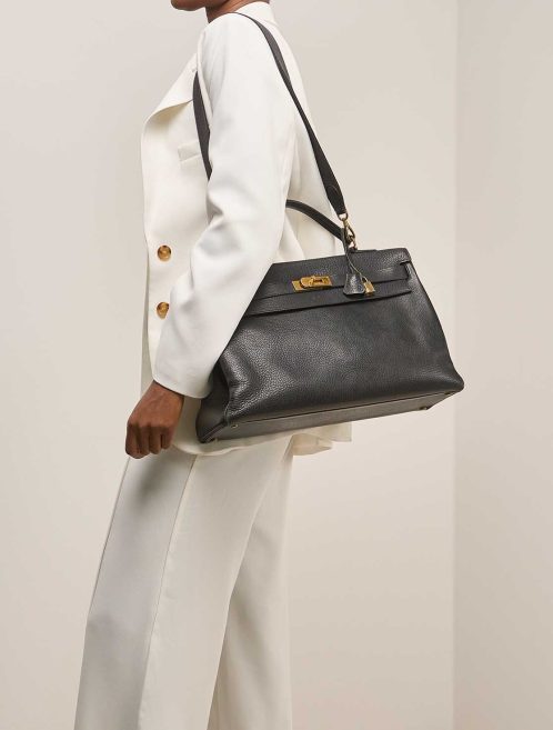 Hermès Kelly 40 Ardennes Black on Model | Sell your designer bag