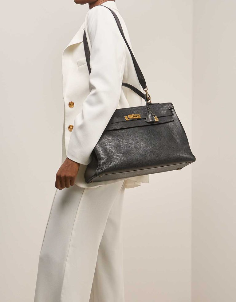 Hermès Kelly 40 Ardennes Black on Model | Sell your designer bag