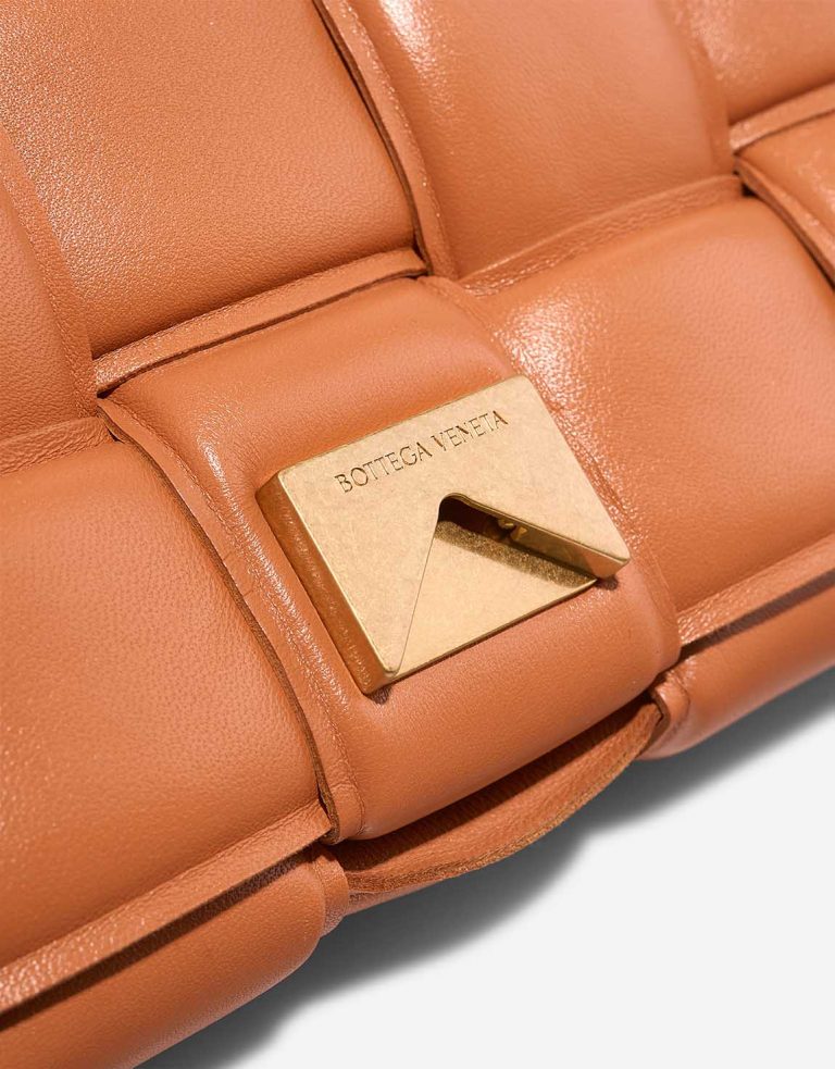Bottega Veneta Cassette Lamb Brown Closing System | Sell your designer bag