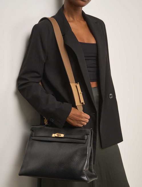Hermès Kelly Pocket Strap Epsom / Swift Alezan / Biscuit on Model | Sell your designer bag