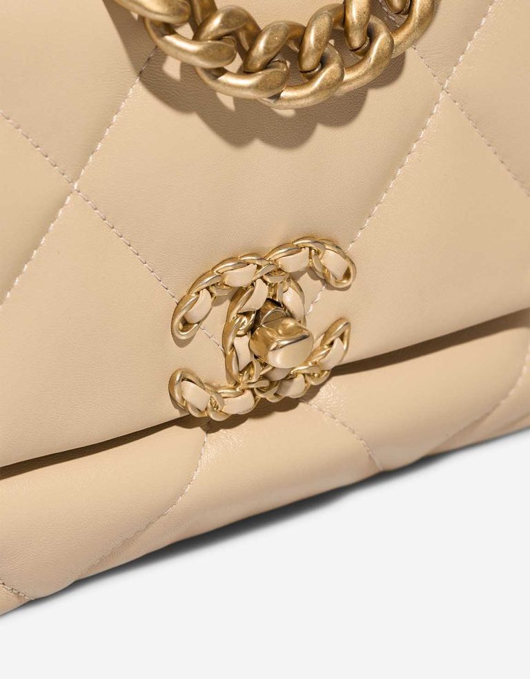 Chanel 19 Flap Bag Calf Beige Closing System | Sell your designer bag