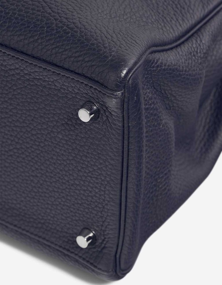 Hermès Kelly 40 Clémence Bleu Obscur / Anémone Signs of wear | Sell your designer bag