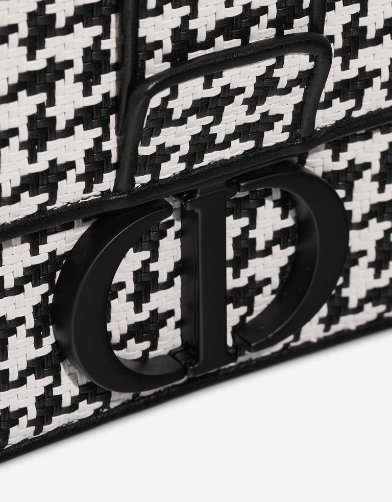 Dior 30 Montaigne Calf Black / White Closing System | Sell your designer bag