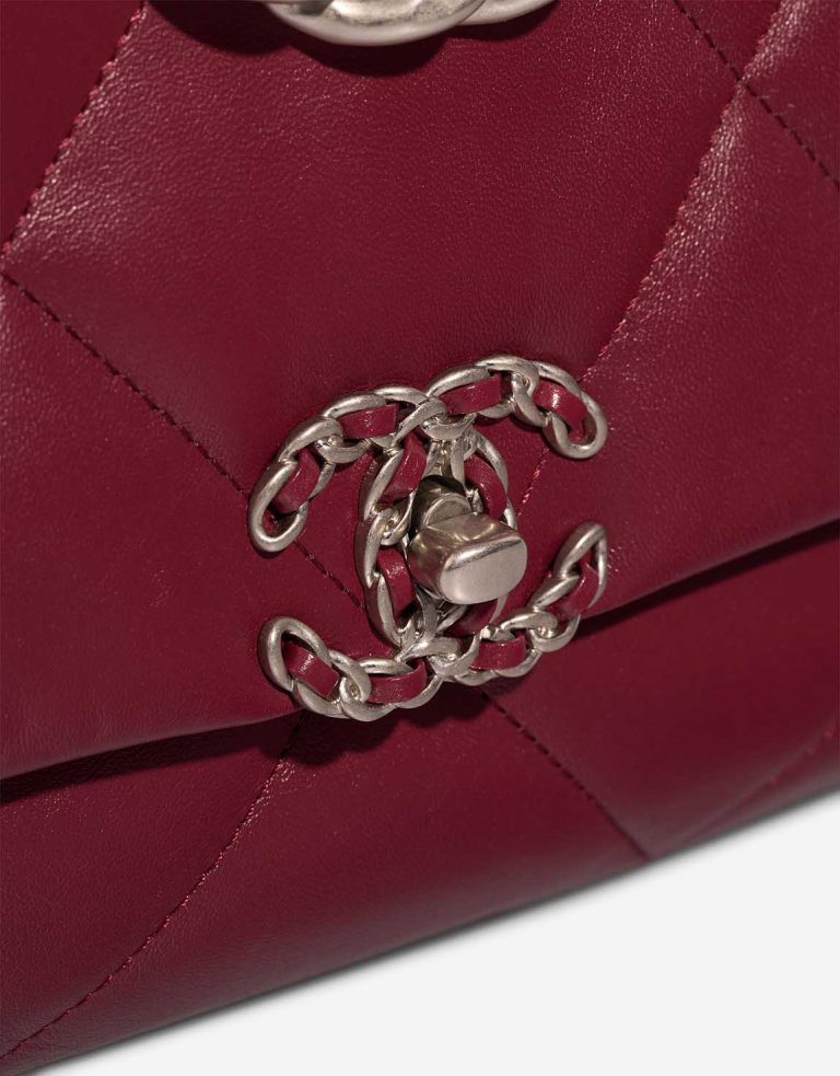 Chanel 19 Flap Bag Large Lamb Burgundy Closing System | Sell your designer bag