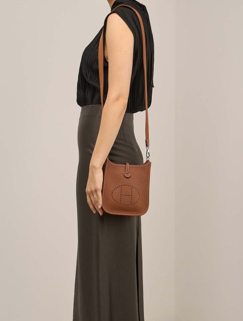 Hermès Evelyne 16 Clémence Gold on Model | Sell your designer bag