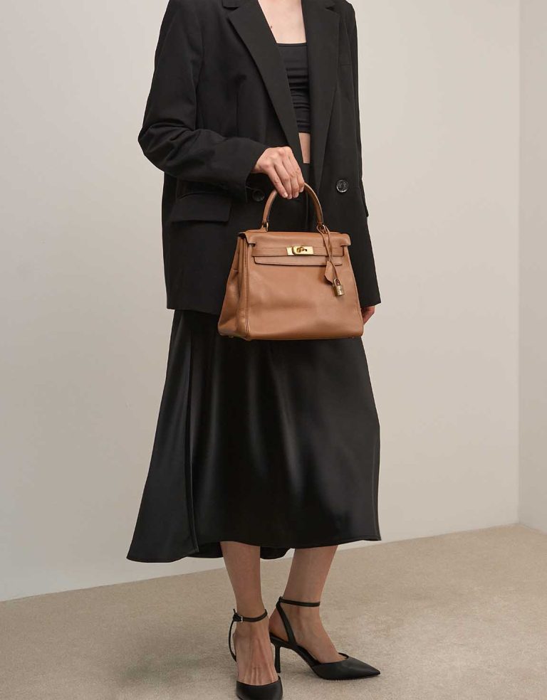 Hermès Kelly 28 Epsom Beige  on Model | Sell your designer bag