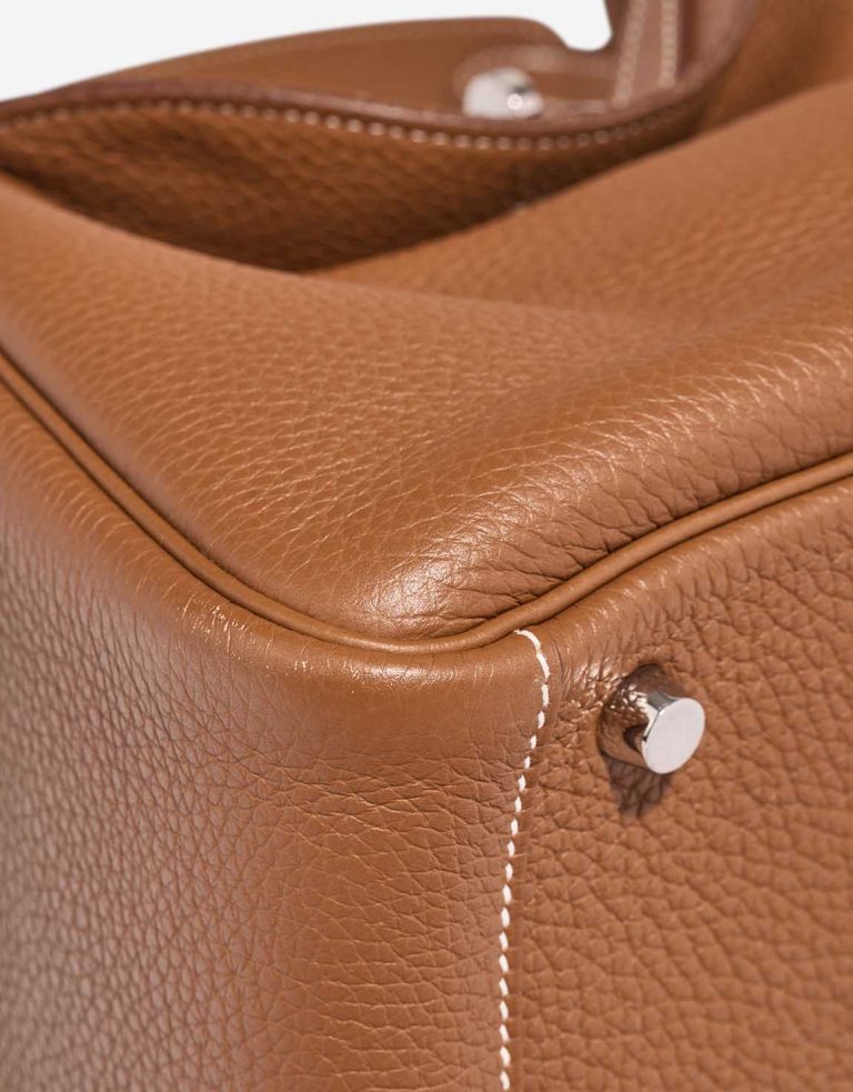 Hermès Lindy 26 Taurillon Clémence Gold Signs of wear | Sell your designer bag