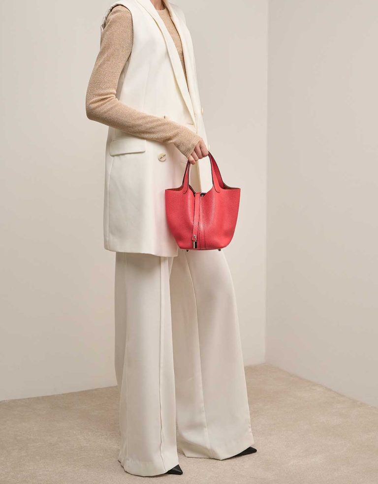 Hermès Picotin 18 Clémence Rose Texas on Model | Sell your designer bag