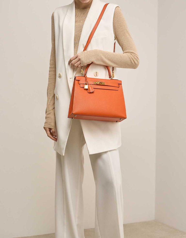 Hermès Kelly 28 Epsom Feu on Model | Sell your designer bag