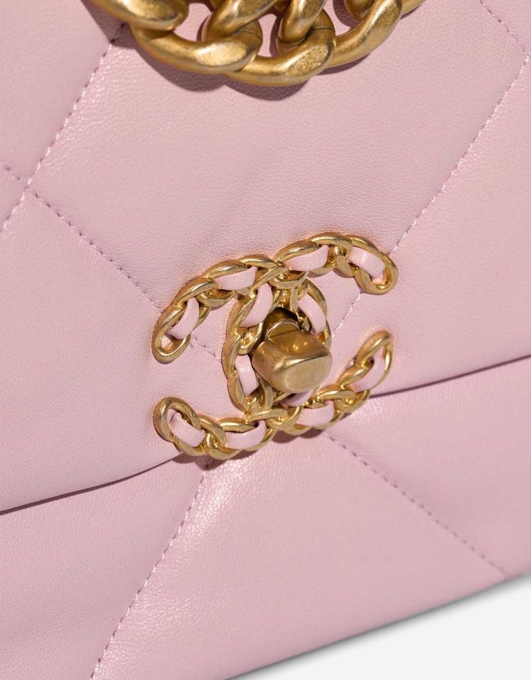 Chanel 19 Flap Bag Lamb Mauve Closing System | Sell your designer bag
