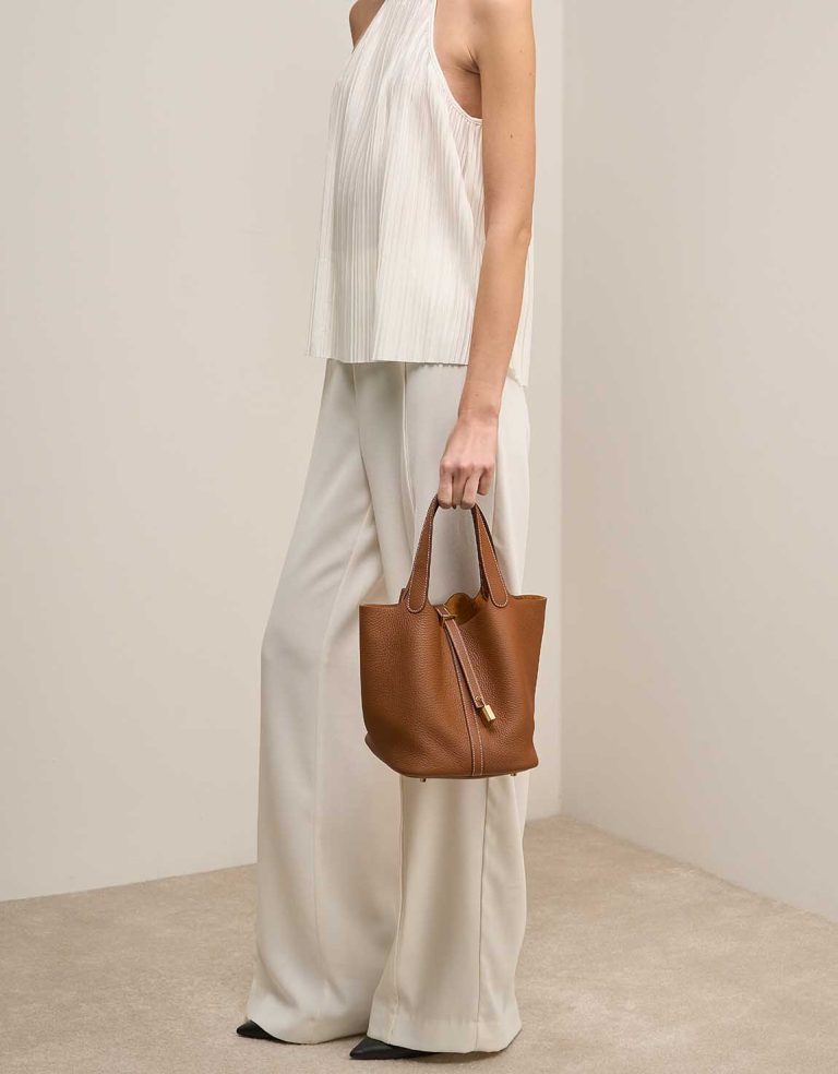 Hermès Picotin 22 Taurillon Clémence Gold on Model | Sell your designer bag