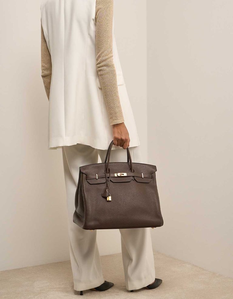 Hermès Birkin 40 Clémence Chocolat on Model | Sell your designer bag