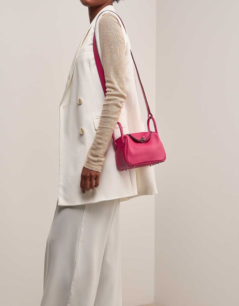 Hermès Lindy Touch Mini Swift / Matte Alligator Framboise on Model | Sell your designer bag