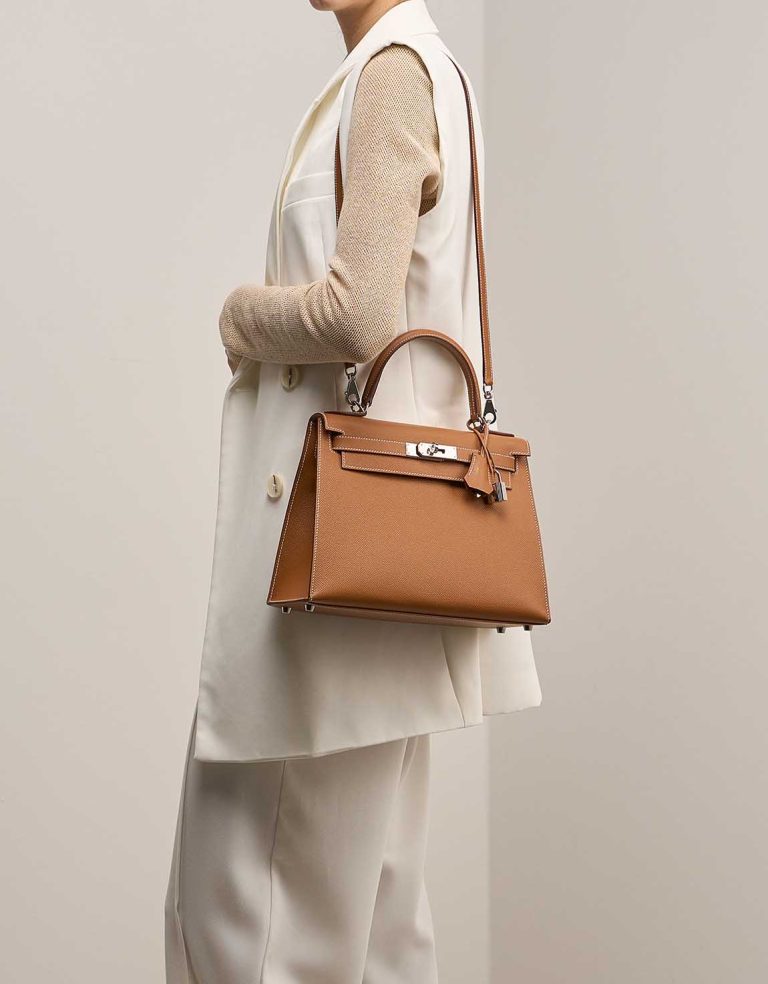 Hermès Kelly 28 Epsom Gold on Model | Sell your designer bag