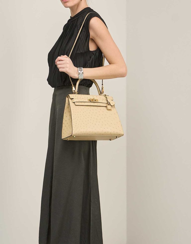 Hermès Kelly 28 Ostrich Parchemin on Model | Sell your designer bag