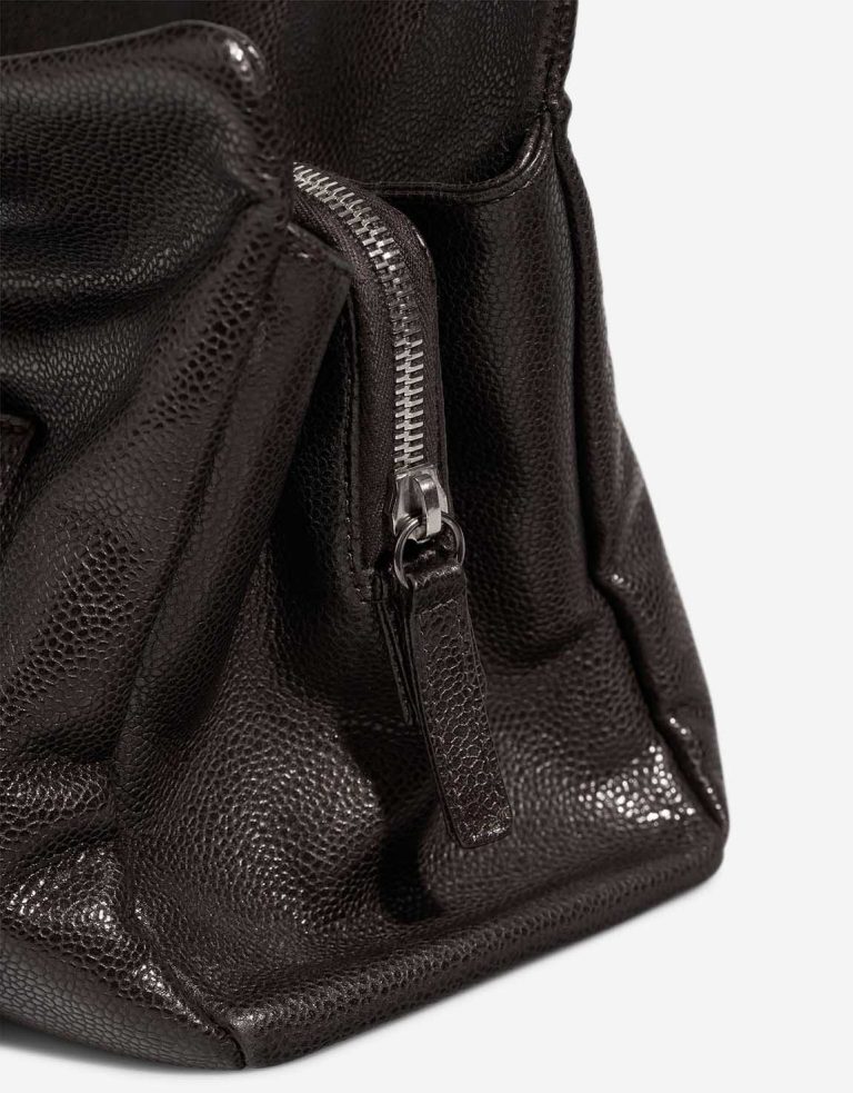 Chanel Grand Shopping Tote Caviar Brown Closing System | Sell your designer bag