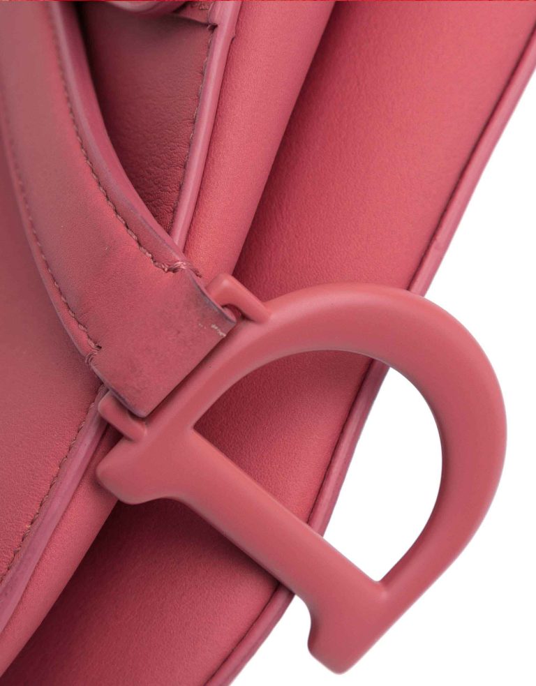 Dior Saddle Mini Calf Pink Closing System | Sell your designer bag