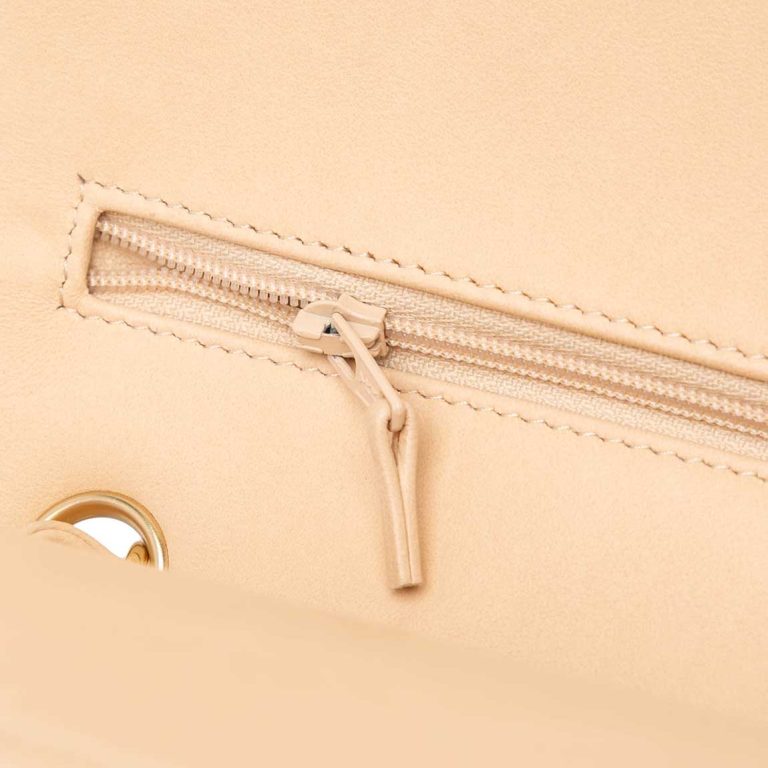 Chanel Timeless Jumbo Lamb Beige Signs of wear | Sell your designer bag