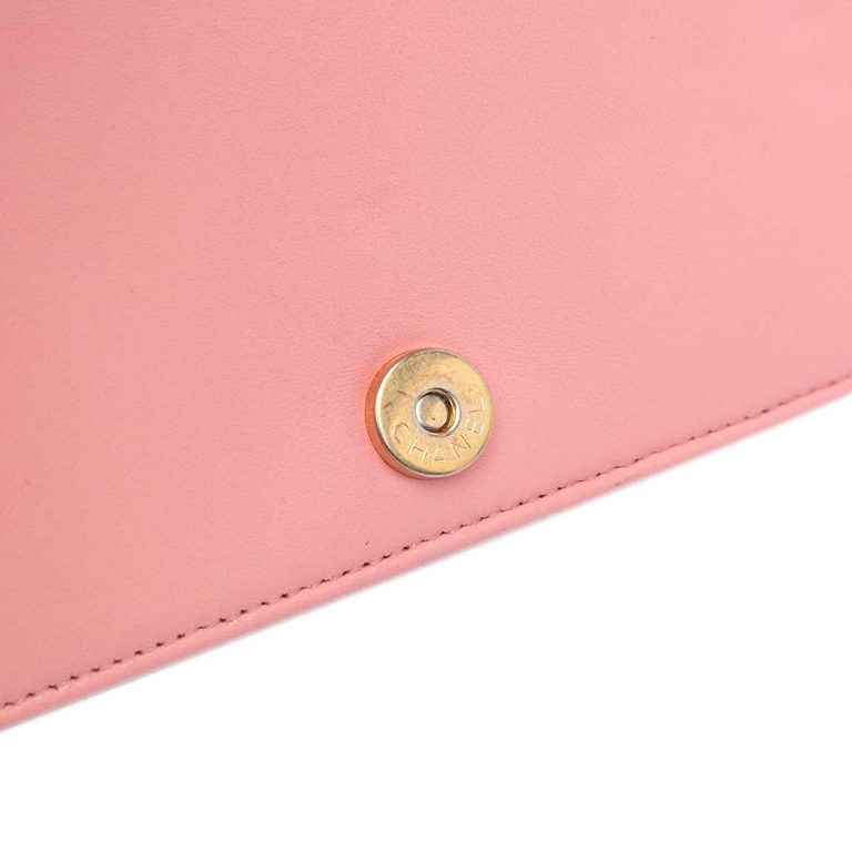 Chanel Boy Wallet On Chain Small Lamb Pink Closing System | Sell your designer bag